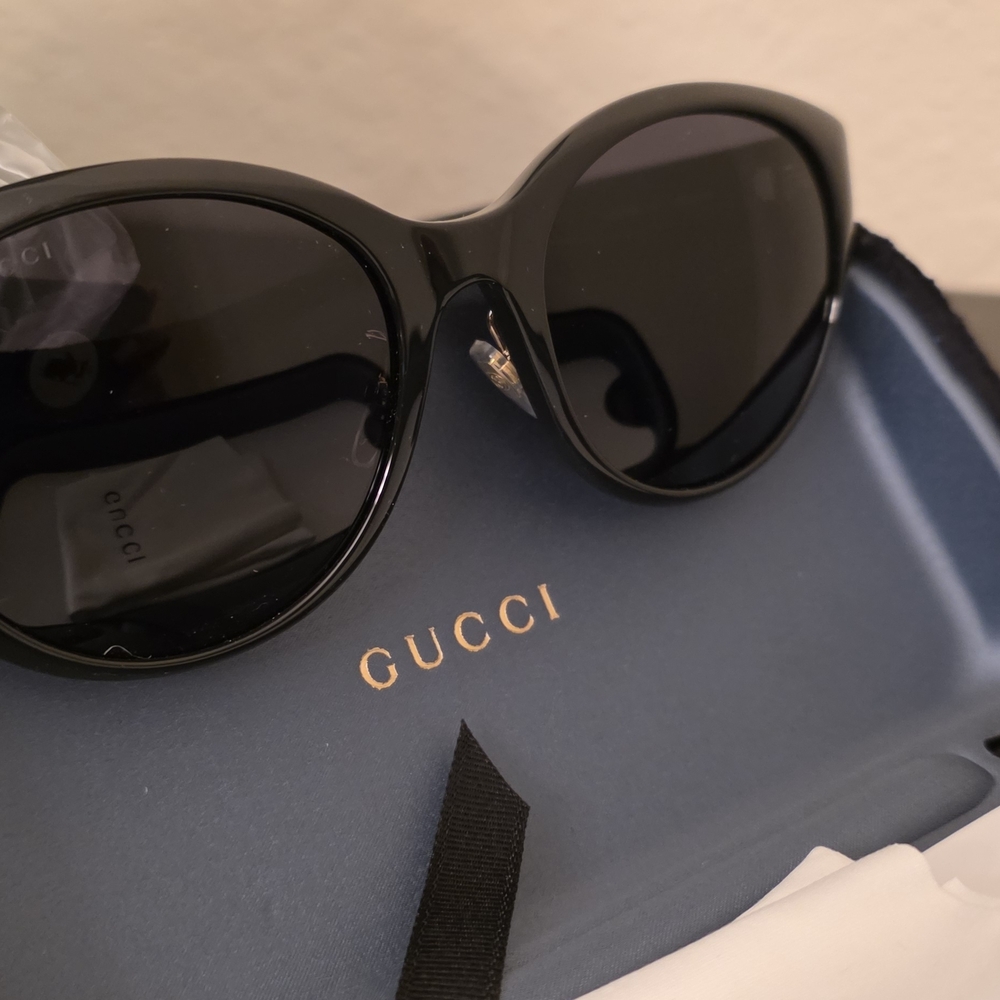 Gucci Black Cat-Eye Sunglasses 56mm - Picture 4 of 10